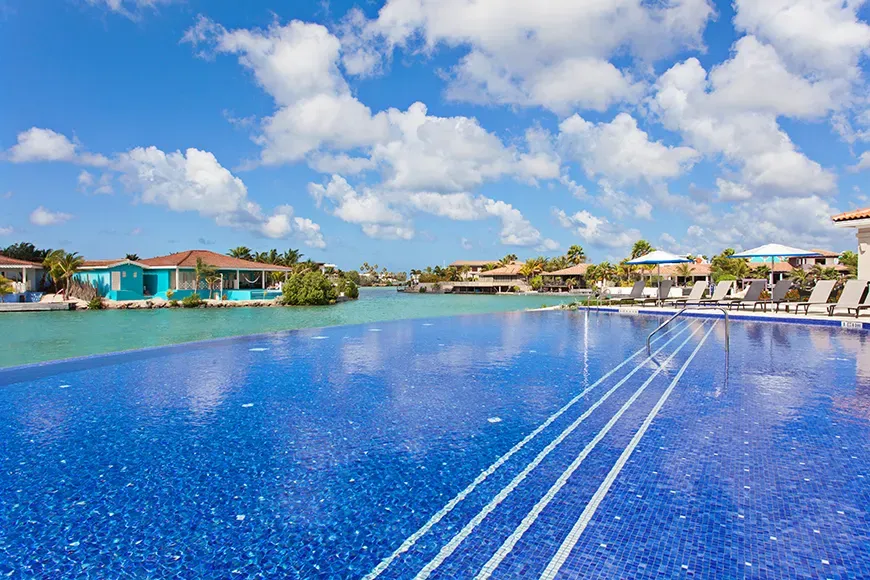 Courtyard marriott bonaire pool.